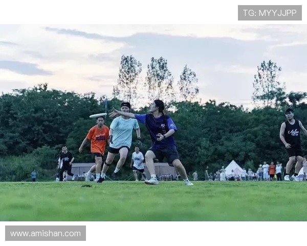 成都飞盘队的盯防体系与战术解析探索飞盘运动的团队协作与战术运用